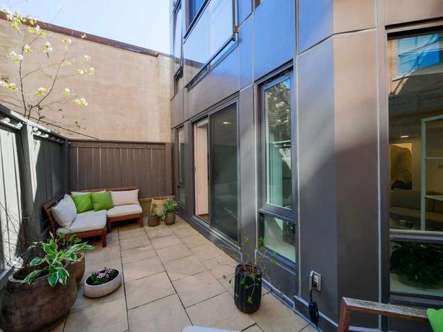 th1 - 127 Queen St, Townhouse with 2 bedrooms, 2 bathrooms and 1 parking in Toronto ON | Image 8