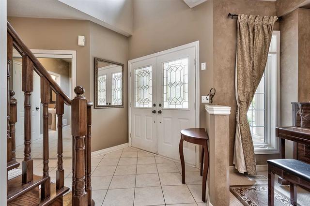 2132 Pinevalley Cres, House attached with 3 bedrooms, 3 bathrooms and 4 parking in Oakville ON | Image 3