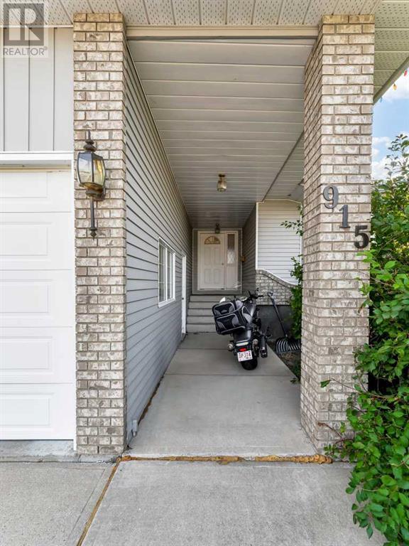 915 7 Street Se, House detached with 4 bedrooms, 3 bathrooms and 2 parking in Redcliff AB | Image 3