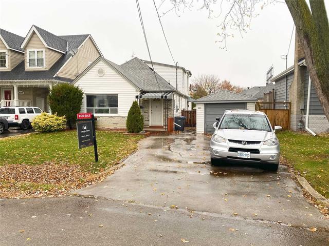 1071 Strathy Ave, House detached with 3 bedrooms, 2 bathrooms and 4 parking in Mississauga ON | Image 1