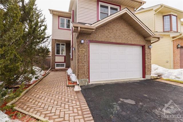 137 Huntersfield Drive, House detached with 3 bedrooms, 3 bathrooms and 3 parking in Ottawa ON | Image 2