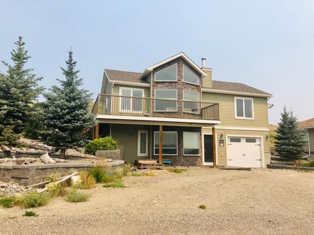 619 Chinook Cres In Castleview Ridge Estates, Home with 4 bedrooms, 2 bathrooms and 4 parking in Pincher Creek No. 9 AB | Image 2