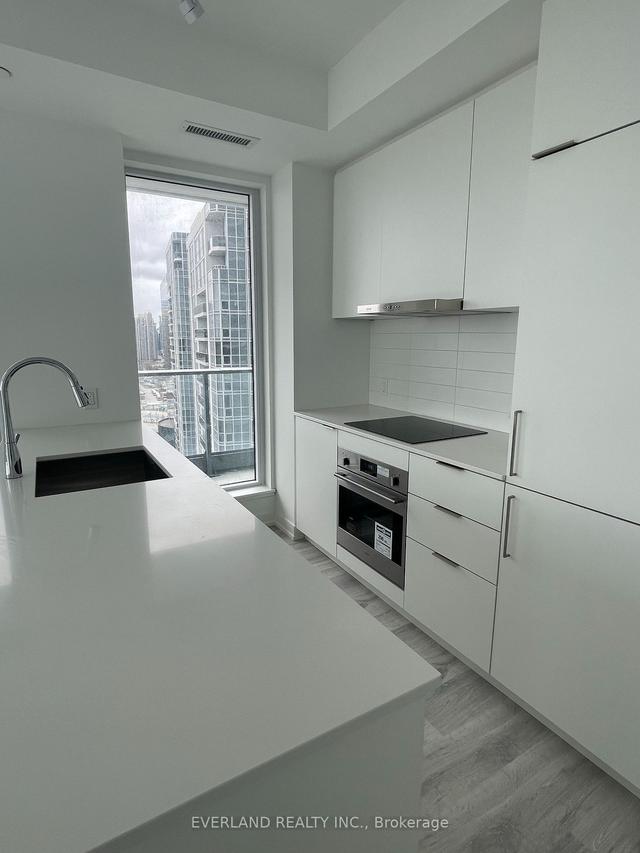 s1704 - 8 Olympic Gdn Dr, Condo with 2 bedrooms, 2 bathrooms and 1 parking in Toronto ON | Image 12