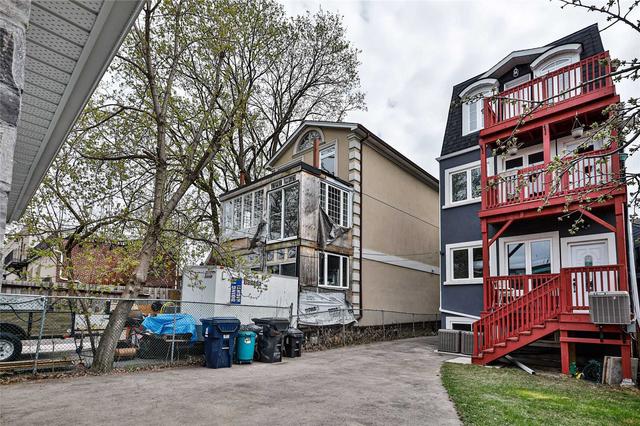 12 Dennis Ave, House detached with 7 bedrooms, 5 bathrooms and 6 parking in Toronto ON | Image 32