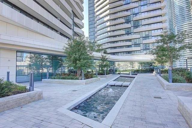 2402 - 100 Harbour St, Condo with 2 bedrooms, 2 bathrooms and 0 parking in Toronto ON | Image 19
