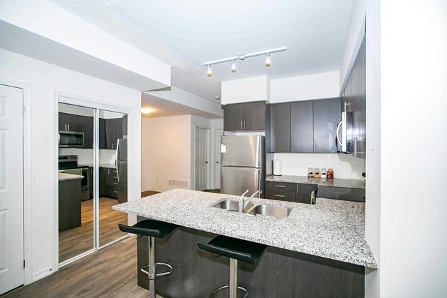 222 - 500 Kingbird Grve, Townhouse with 2 bedrooms, 2 bathrooms and 1 parking in Toronto ON | Image 3