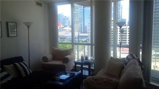 1001 - 218 Queens Quay W, Condo with 2 bedrooms, 2 bathrooms and 1 parking in Toronto ON | Image 3