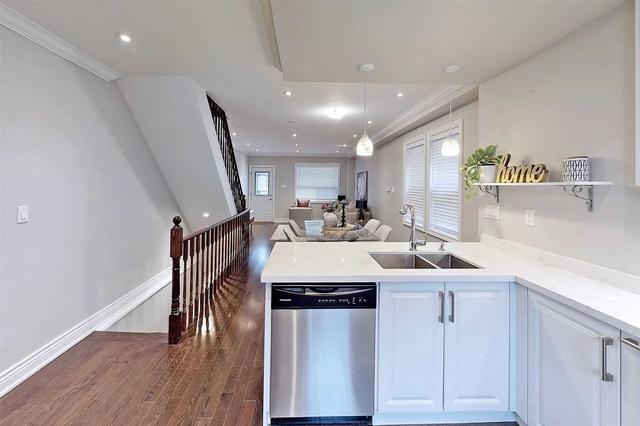 499 Mortimer Ave, House semidetached with 3 bedrooms, 2 bathrooms and 1 parking in Toronto ON | Image 6