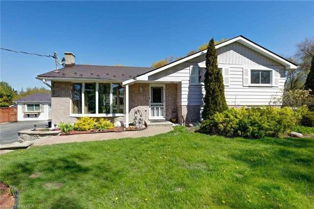 66 Manvers Dr, House detached with 3 bedrooms, 2 bathrooms and 7 parking in Kawartha Lakes ON | Image 1