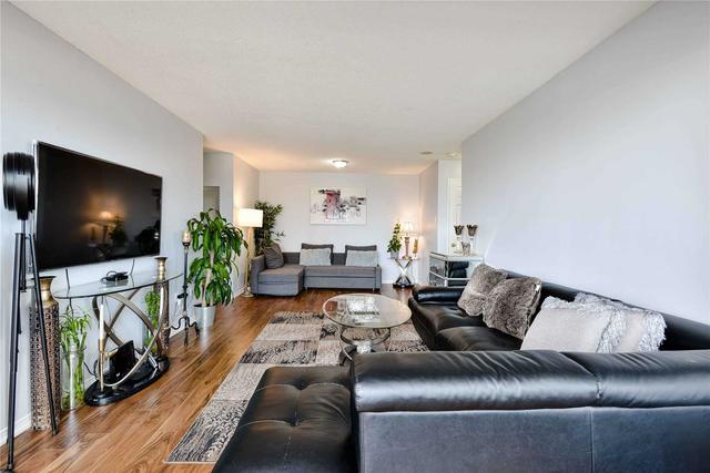 2105 - 400 Webb Dr, Condo with 2 bedrooms, 2 bathrooms and 1 parking in Mississauga ON | Image 2