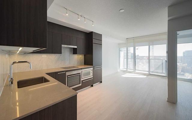 1601 - 70 Queens Wharf Rd, Condo with 1 bedrooms, 1 bathrooms and 0 parking in Toronto ON | Image 1