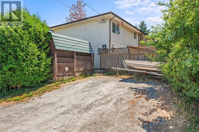 4116 Glanford Ave, House detached with 8 bedrooms, 4 bathrooms and 6 parking in Saanich BC | Image 23