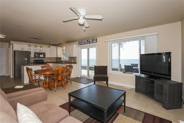18004 Erie Shore Drive, House detached with 2 bedrooms, 1 bathrooms and 4 parking in Chatham Kent ON | Image 6