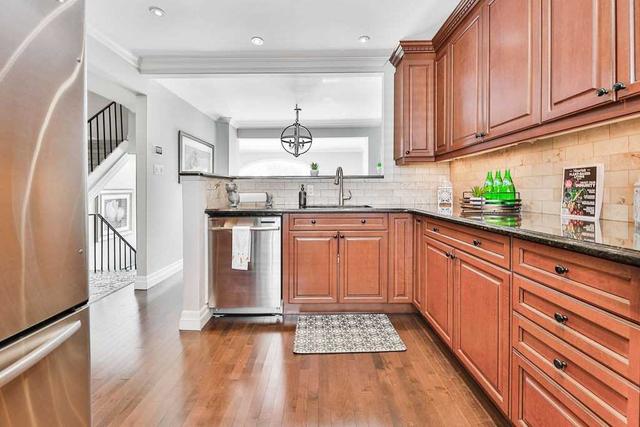 2284 Marine Dr, Townhouse with 3 bedrooms, 3 bathrooms and 2 parking in Oakville ON | Image 7
