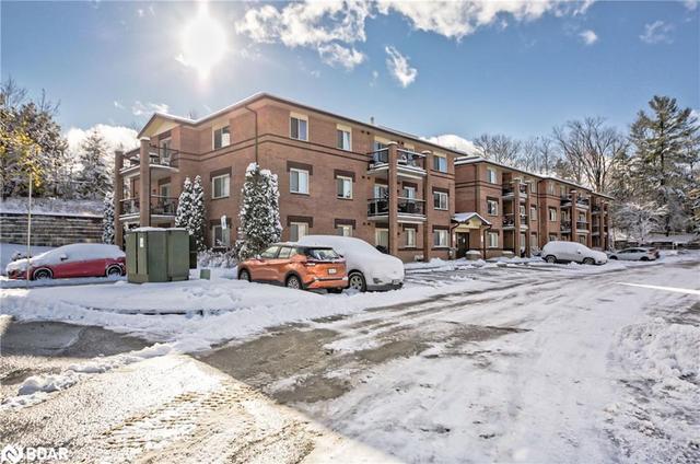 306 - 25 Meadow Lane, House attached with 2 bedrooms, 1 bathrooms and 1 parking in Barrie ON | Image 1