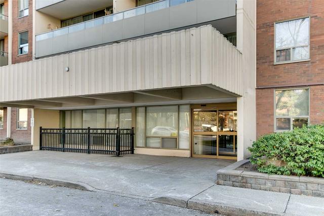 208 - 9 Four Winds Dr, Condo with 3 bedrooms, 2 bathrooms and 1 parking in Toronto ON | Image 12