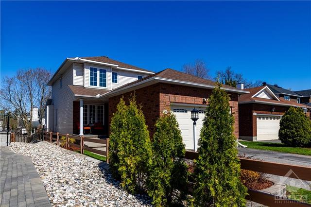 109 Mccurdy Drive, House detached with 3 bedrooms, 3 bathrooms and 4 parking in Ottawa ON | Image 1
