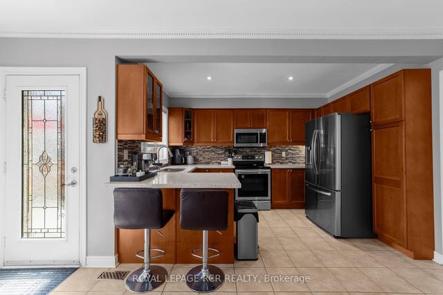440 Woodspring Ave, House detached with 4 bedrooms, 4 bathrooms and 5 parking in Newmarket ON | Image 3