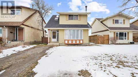 300 Berwick Drive Nw, House detached with 4 bedrooms, 1 bathrooms and 1 parking in Calgary AB | Card Image
