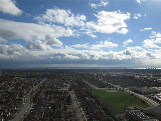 ph1-6 - 550 Webb Dr, Condo with 2 bedrooms, 1 bathrooms and 2 parking in Mississauga ON | Image 2