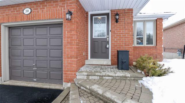 30 Geddes Cres, House detached with 2 bedrooms, 2 bathrooms and 5 parking in Barrie ON | Image 12