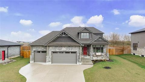 303 Hazelton Lane, House detached with 4 bedrooms, 2 bathrooms and 9 parking in South Huron ON | Card Image