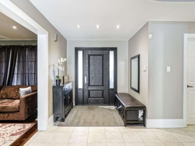 62 Swanage Dr, House detached with 4 bedrooms, 2 bathrooms and 4 parking in Vaughan ON | Image 2