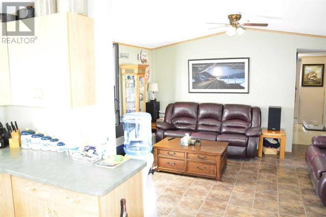 7948 97 Avenue, Home with 3 bedrooms, 2 bathrooms and 2 parking in Peace River AB | Image 10