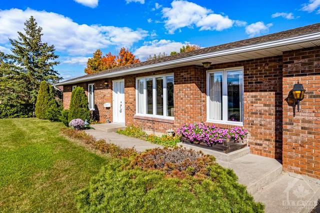 1341 Johnston Drive, House detached with 3 bedrooms, 3 bathrooms and 11 parking in Ottawa ON | Image 2