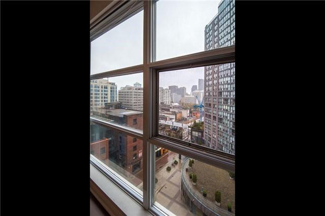 1002 - 11 St Joseph St, Condo with 1 bedrooms, 1 bathrooms and null parking in Toronto ON | Image 10
