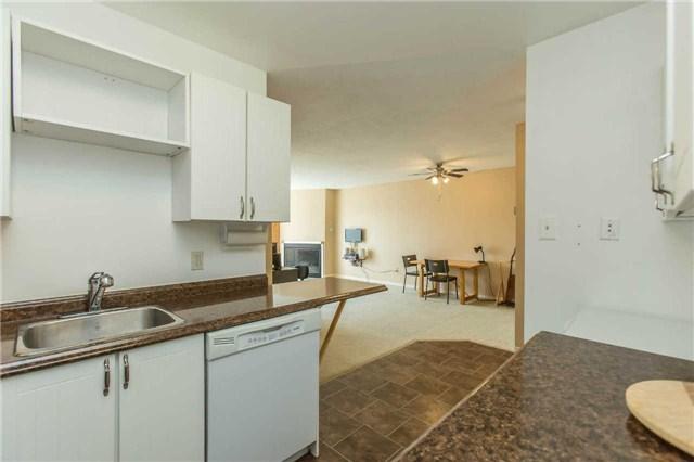 306 - 120 Bell Farm Rd, Condo with 1 bedrooms, 1 bathrooms and 1 parking in Barrie ON | Image 8