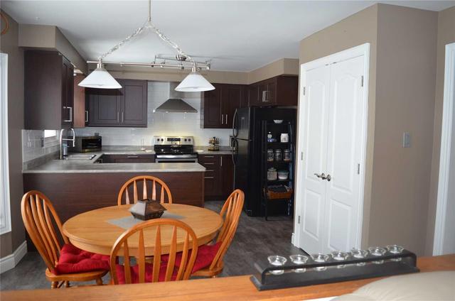 104 Peevers Cres, House detached with 3 bedrooms, 5 bathrooms and 4 parking in Newmarket ON | Image 3