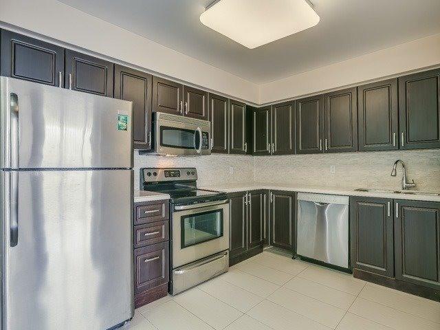 ph110 - 81 Townsgate Dr, Condo with 2 bedrooms, 1 bathrooms and 1 parking in Vaughan ON | Image 15
