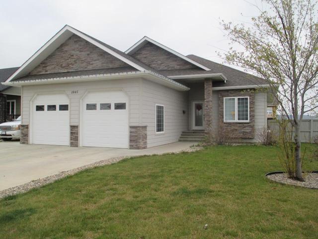 1845 86 Avenue, House detached with 4 bedrooms, 3 bathrooms and 2 parking in Dawson Creek BC | Card Image