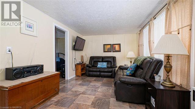 1223 2nd Avenue S, House detached with 3 bedrooms, 1 bathrooms and 4 parking in Saugeen 29 ON | Image 17