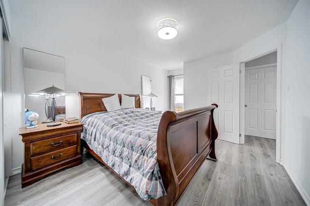 81 Mendelssohn St, House attached with 3 bedrooms, 2 bathrooms and 2 parking in Toronto ON | Image 9