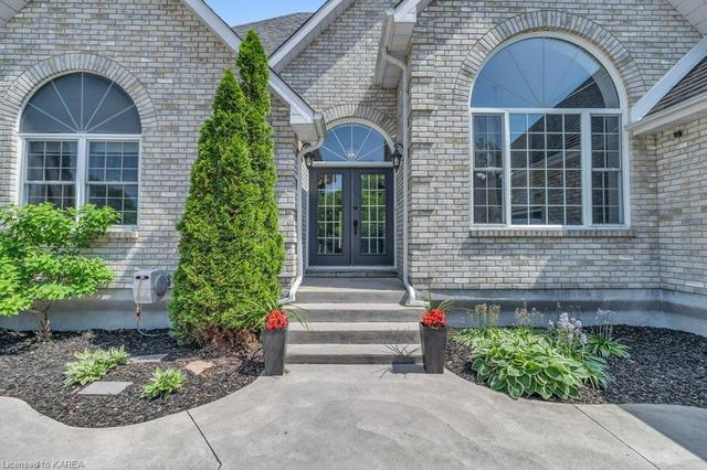 1747 Hitchcock Drive, House detached with 4 bedrooms, 3 bathrooms and null parking in South Frontenac ON | Image 3