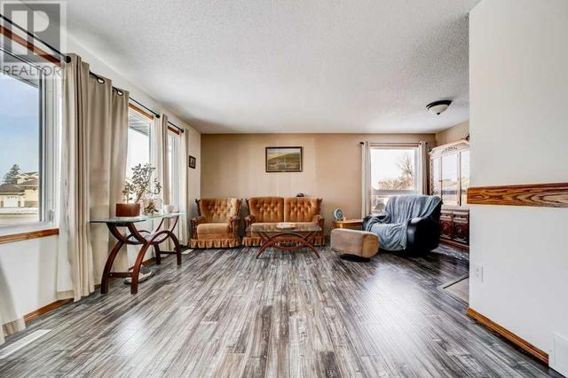 5925 57 Street, House detached with 4 bedrooms, 2 bathrooms and 6 parking in Taber AB | Image 12