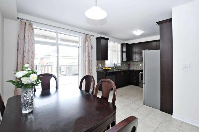 98 Grand Trunk Ave, House attached with 3 bedrooms, 4 bathrooms and 2 parking in Vaughan ON | Image 9