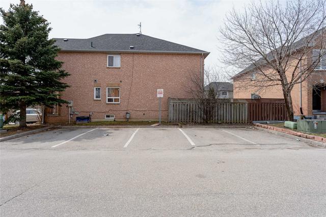 59 Gilgorm Rd, Townhouse with 3 bedrooms, 2 bathrooms and 2 parking in Brampton ON | Image 35