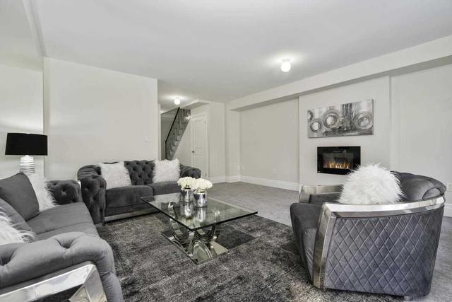 219 Lebovic Campus Dr, House attached with 3 bedrooms, 3 bathrooms and 2 parking in Vaughan ON | Image 2