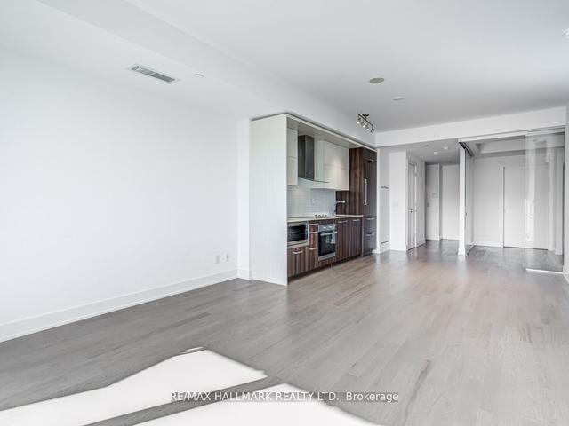 405 - 3018 Yonge St E, Condo with 2 bedrooms, 2 bathrooms and 1 parking in Toronto ON | Image 2