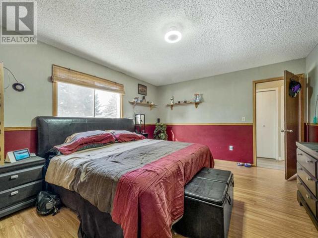 332 Leaside Avenue S, House detached with 5 bedrooms, 3 bathrooms and 3 parking in Lethbridge AB | Image 23