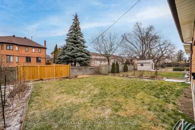 98 Sonmore Dr, House detached with 3 bedrooms, 2 bathrooms and 4 parking in Toronto ON | Image 29