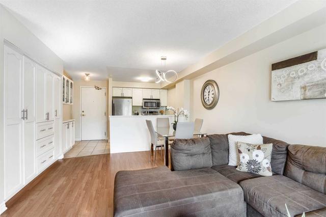 212 - 2300 Parkhaven Blvd, Condo with 2 bedrooms, 2 bathrooms and 2 parking in Oakville ON | Image 2