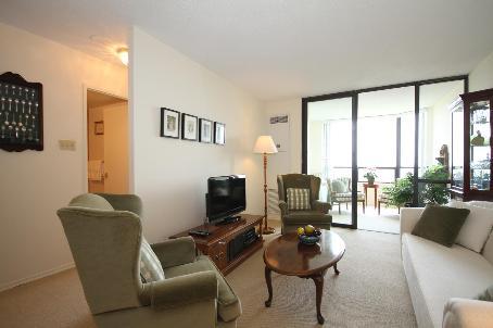 902 - 7601 Bathurst St, Condo with 1 bedrooms, 1 bathrooms and 1 parking in Vaughan ON | Image 4
