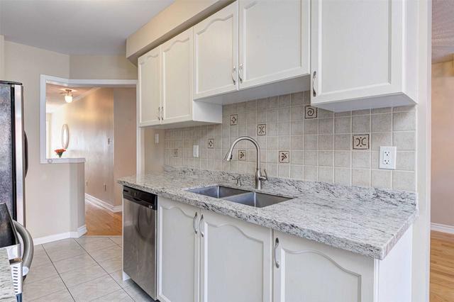 6387 Spinnaker Circ, Townhouse with 3 bedrooms, 4 bathrooms and 2 parking in Mississauga ON | Image 2