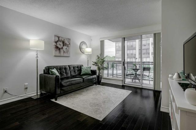 302 - 18 Hollywood Ave, Condo with 1 bedrooms, 1 bathrooms and 1 parking in Toronto ON | Image 4