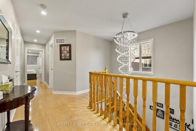 2452 Newcastle Cres, House semidetached with 3 bedrooms, 4 bathrooms and 3 parking in Oakville ON | Image 10