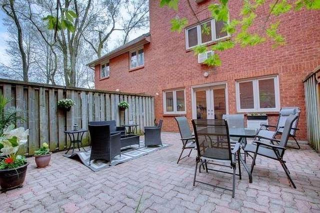 365 Albany Ave, Townhouse with 2 bedrooms, 1 bathrooms and 1 parking in Toronto ON | Image 19